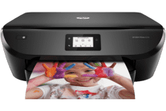 Imprimante HP ENVY Photo 6220, noir, vue de face.
