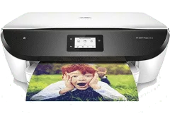 Imprimante HP ENVY Photo 6232, noir, vue de face.